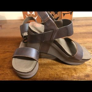 OTBT platform sandals, size 8.